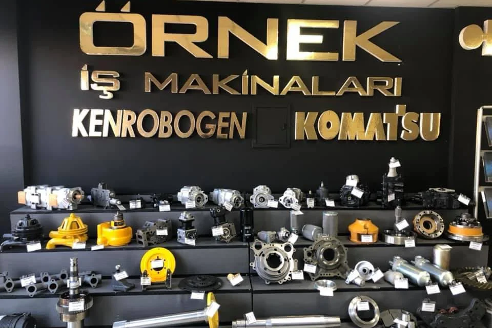 Örnek İş Makinaları parça teşhir alanı — Komatsu ve Kenrobogen yedek parçaları